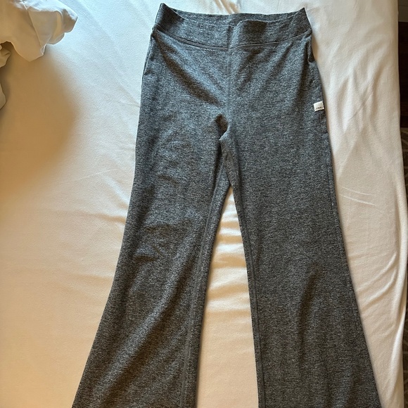 Vuori Granite High Waist Flare Leggings, Women's M - Picture 2 of 3